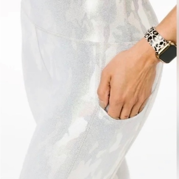 Zyia Silver Camo Metallic pocket light n tight Capri (6-8) - Picture 6 of 9